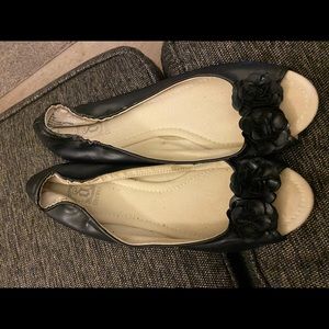 Women’s Size Ten Black Flats